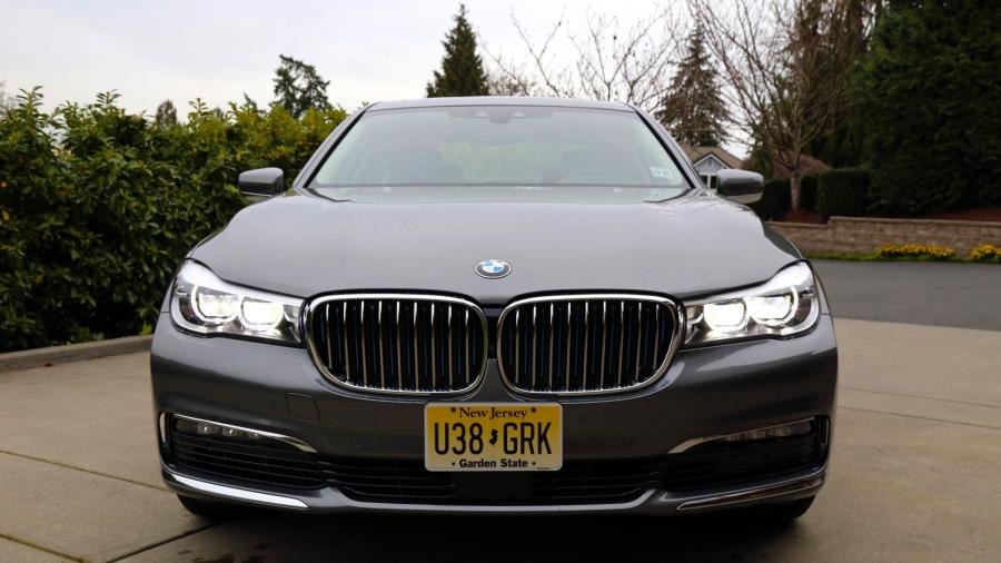  BMW 740e iPerformance (G11) 2018 года  (NA) (фото 4 из 40)